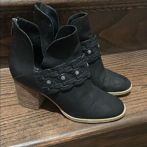 Nine West Danbia Decorated Cut Out Black Bootes